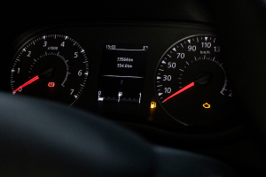 How a Faulty Instrument Cluster Can Leao To Accidents: Risks & Prevention erratic displays car